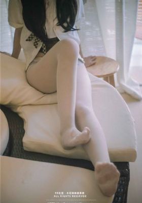 两根硕大一起挤入小雪的导演是谁