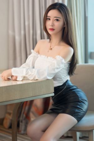 老师含着我的奶边摸边做的视频